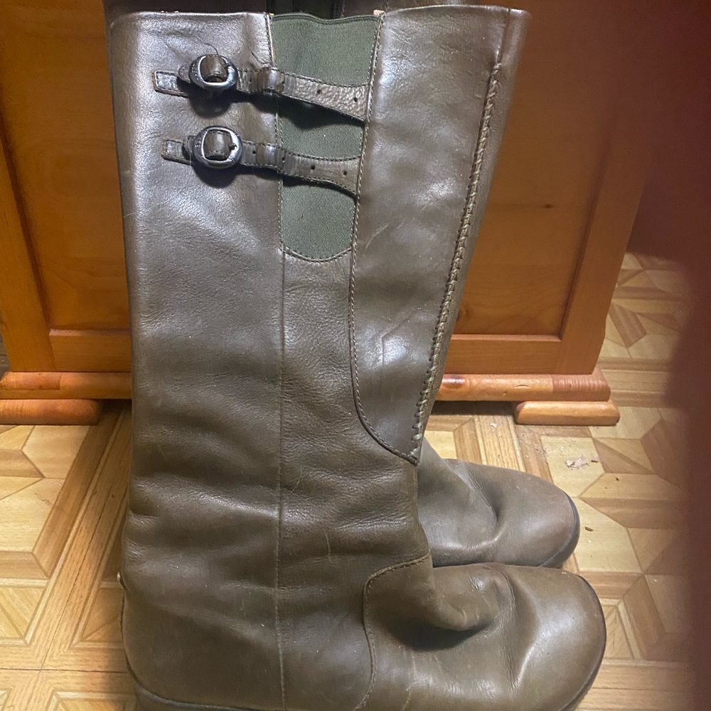Brown Leather Knee-High Winter Boots